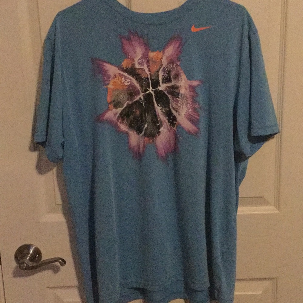 T-shirt with basketball on it